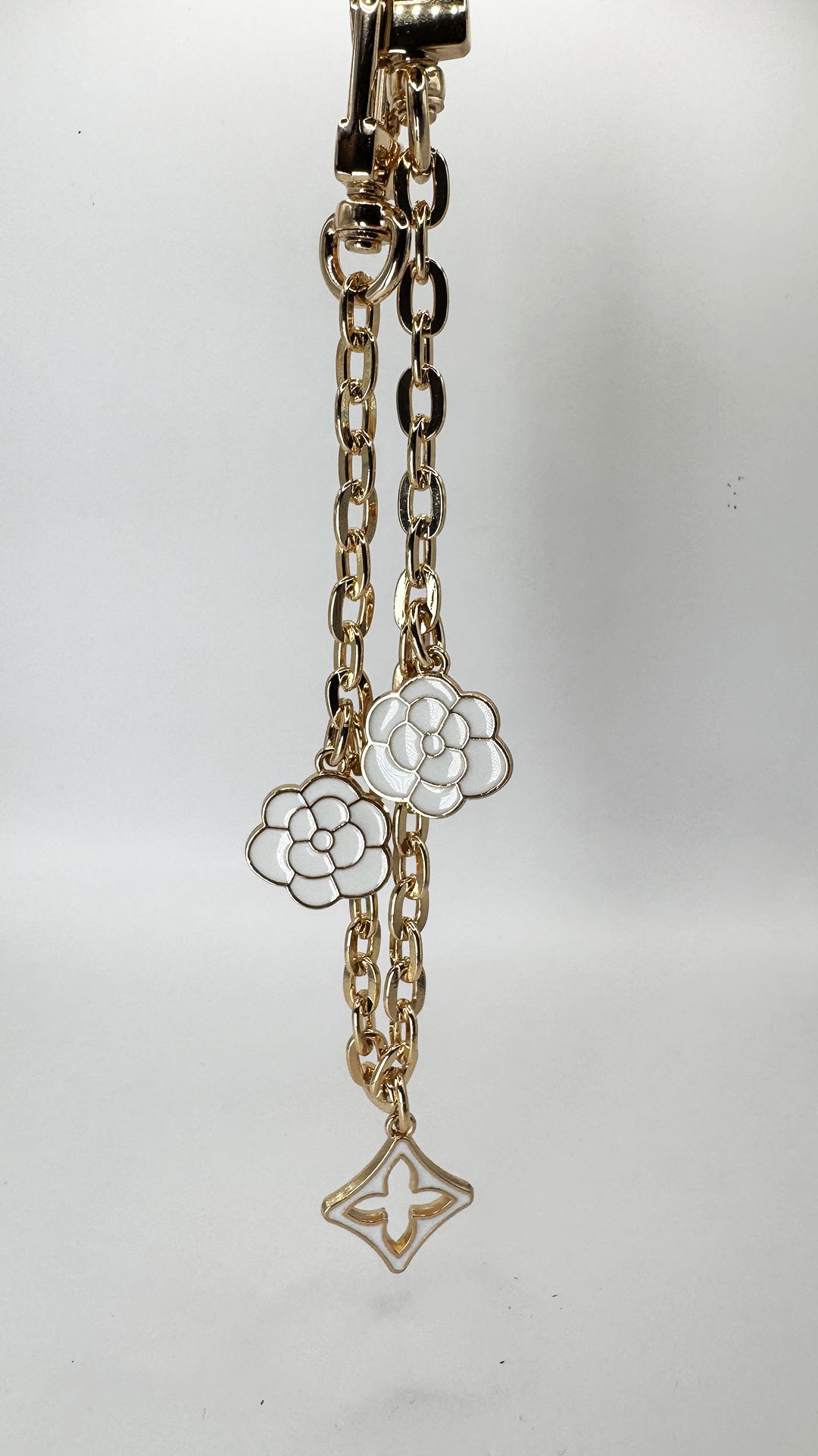 Laccetto corto con fiori