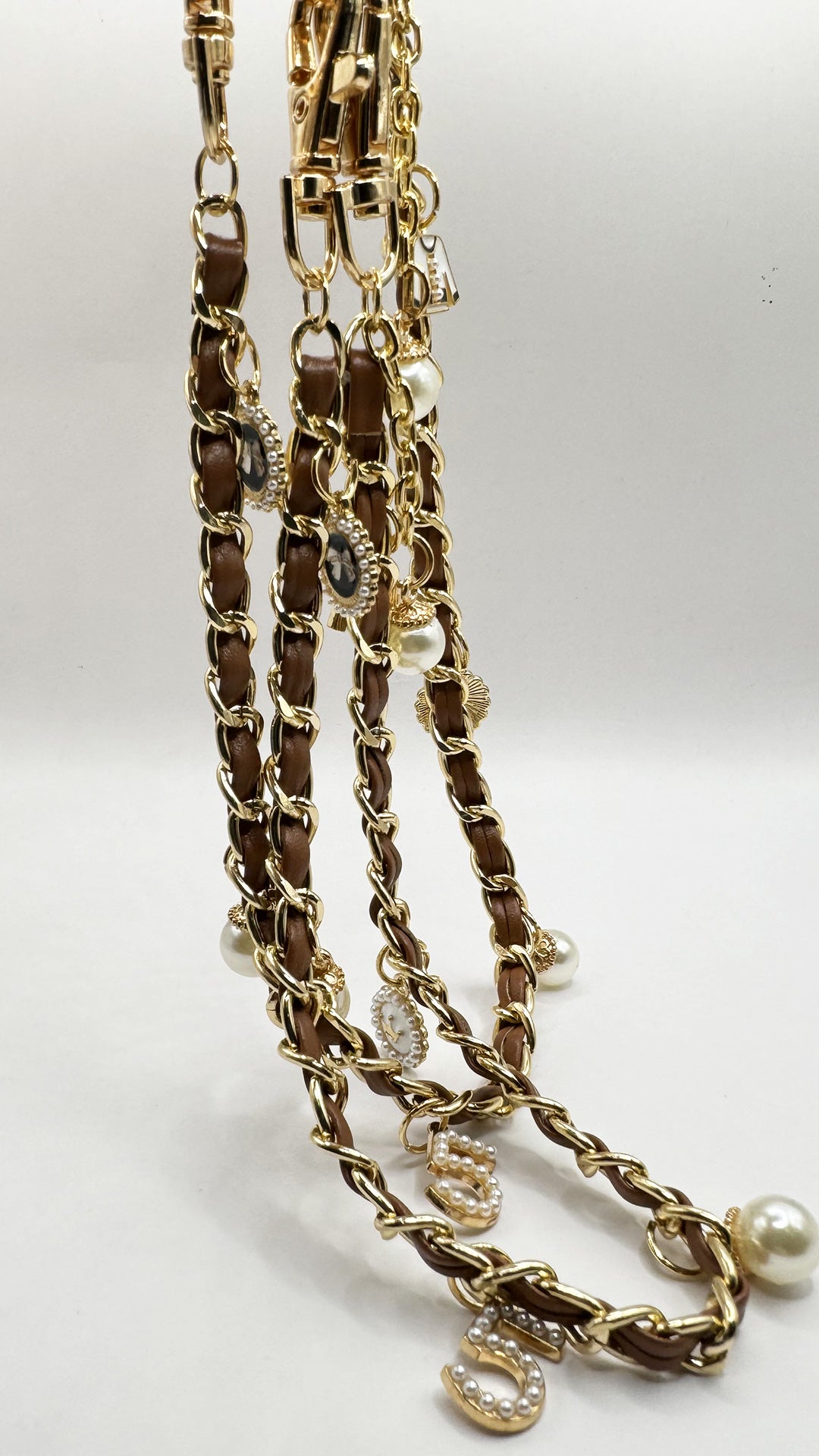 Laccetto corto effetto chanel